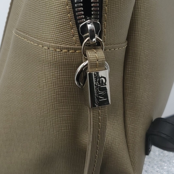 Gold backpack. - Picture 4 of 5